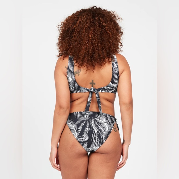 VOLCOM STAY OR LEAF TIE SIDE HIPSTER PLUS SIZE BIKINI BOTTOM - Picture 3 of 6